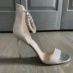 Nina New York Womans heals size 7.5